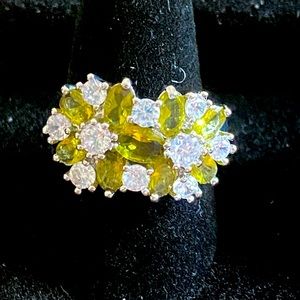 5.98ctw Peridot & White Sapphire Ring size 7